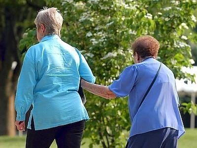 Contro la crisi economica 'badanti condominiali' e gruppi d'acquisto