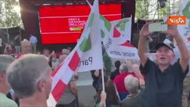 "Bella ciao" e bandiere Pd, la festa dell'Unità a Reggio Emilia in attesa di Elly Schlein