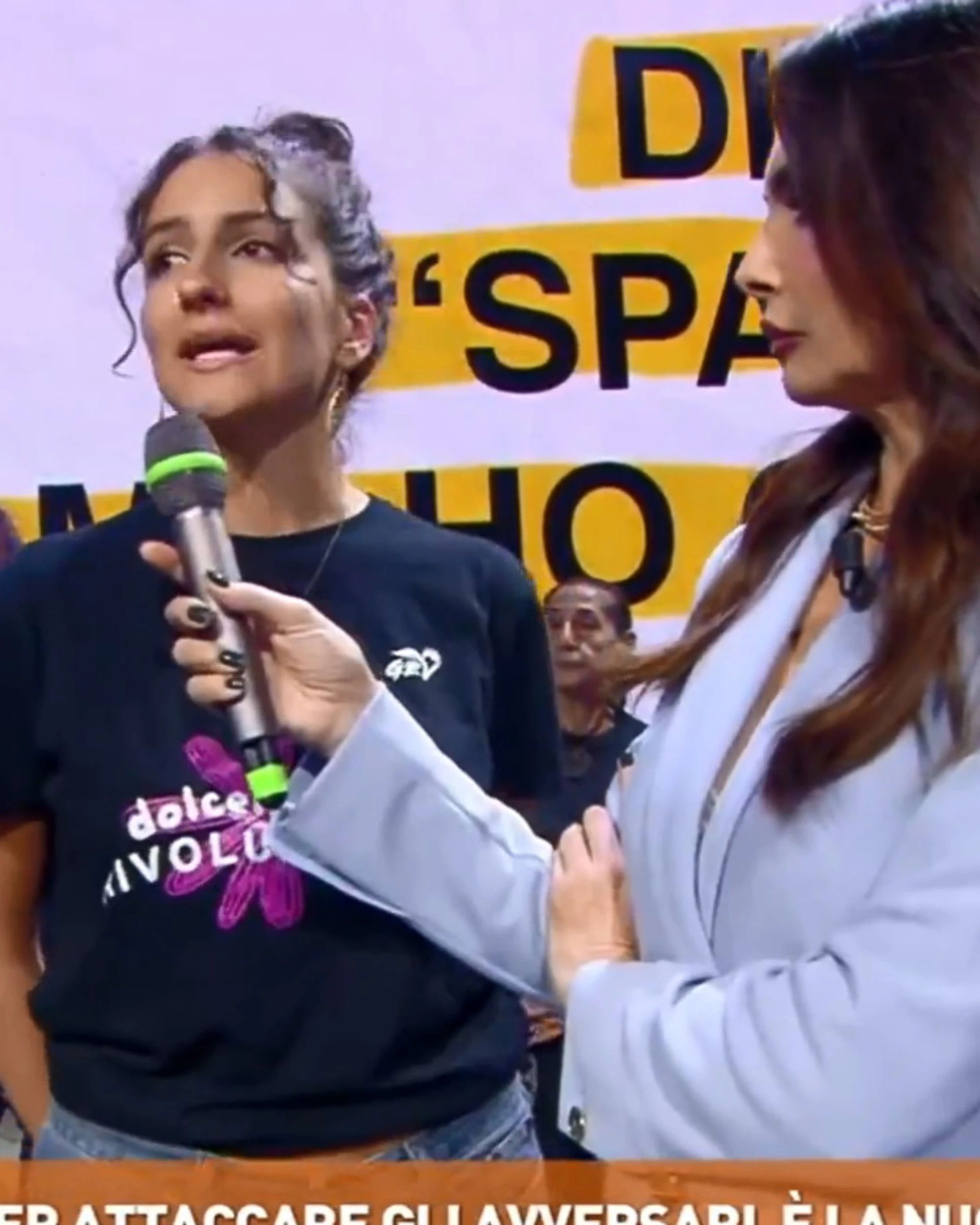 Dritto e Rovescio, il delirio dell'attivista: "Democrazia a rischio"