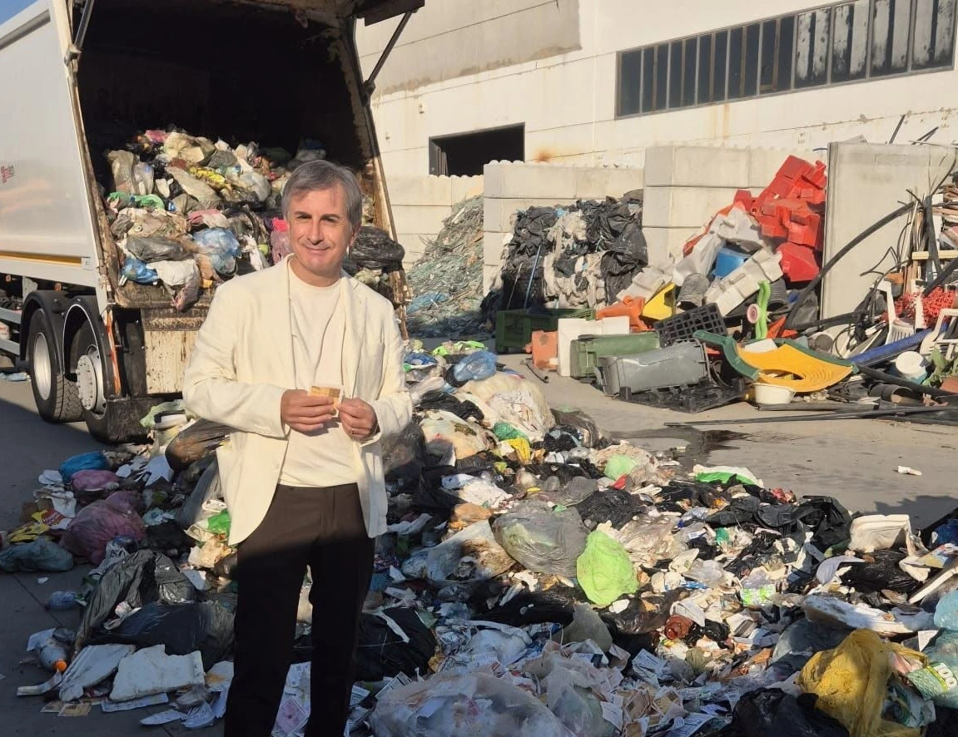 Bitonto, vince 1 milione ma butta per errore il biglietto. Poi il miracolo: la società dei rifiuti...
