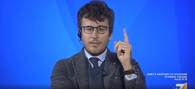 Diego Fusaro spietato contro Jovanotti: "Ha blindato le spiagge, ma lui non era per il 'niente confini'?"