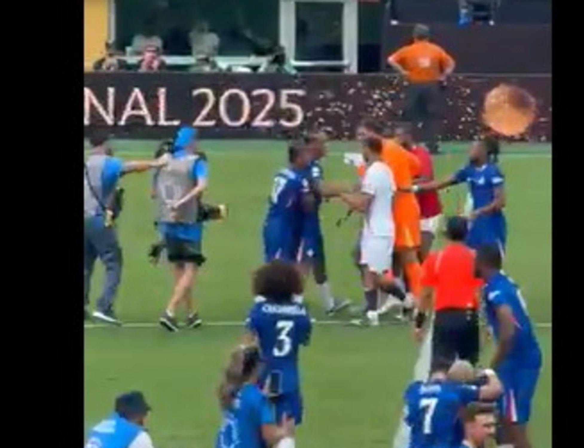 Psg-Chelsea, Luis Enrique travolto 3-0 perde la testa: mani al collo