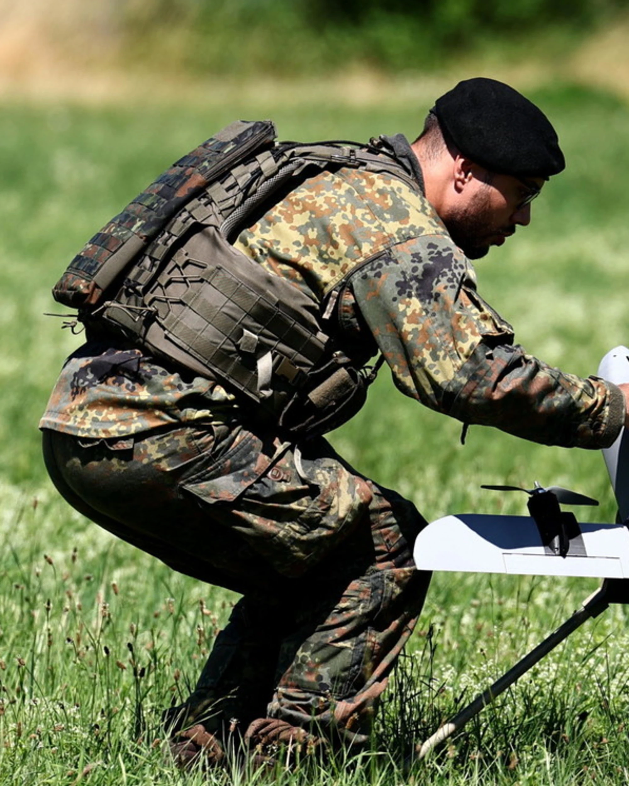 Germania, l'esercitazione militare finisce in disgrazia: la polizia ferisce un soldato