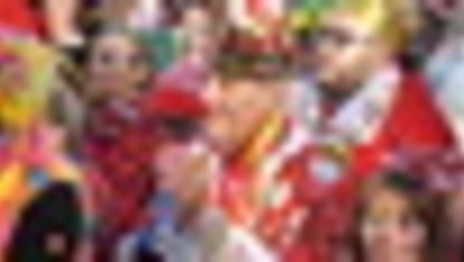 Germania, fra coriandoli e costumi al via il Carnevale di Colonia