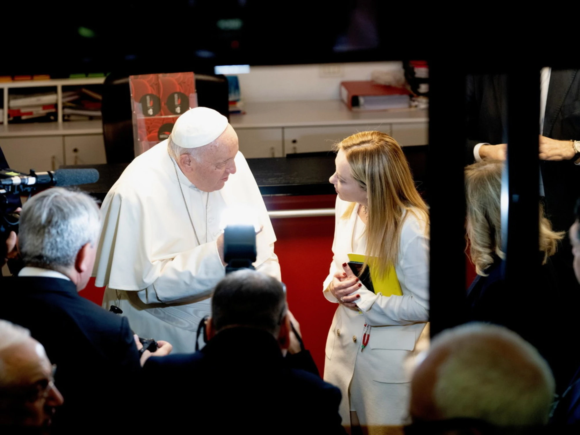Meloni, la rivelazione sul Papa: "Cosa mi ha detto lunedì"