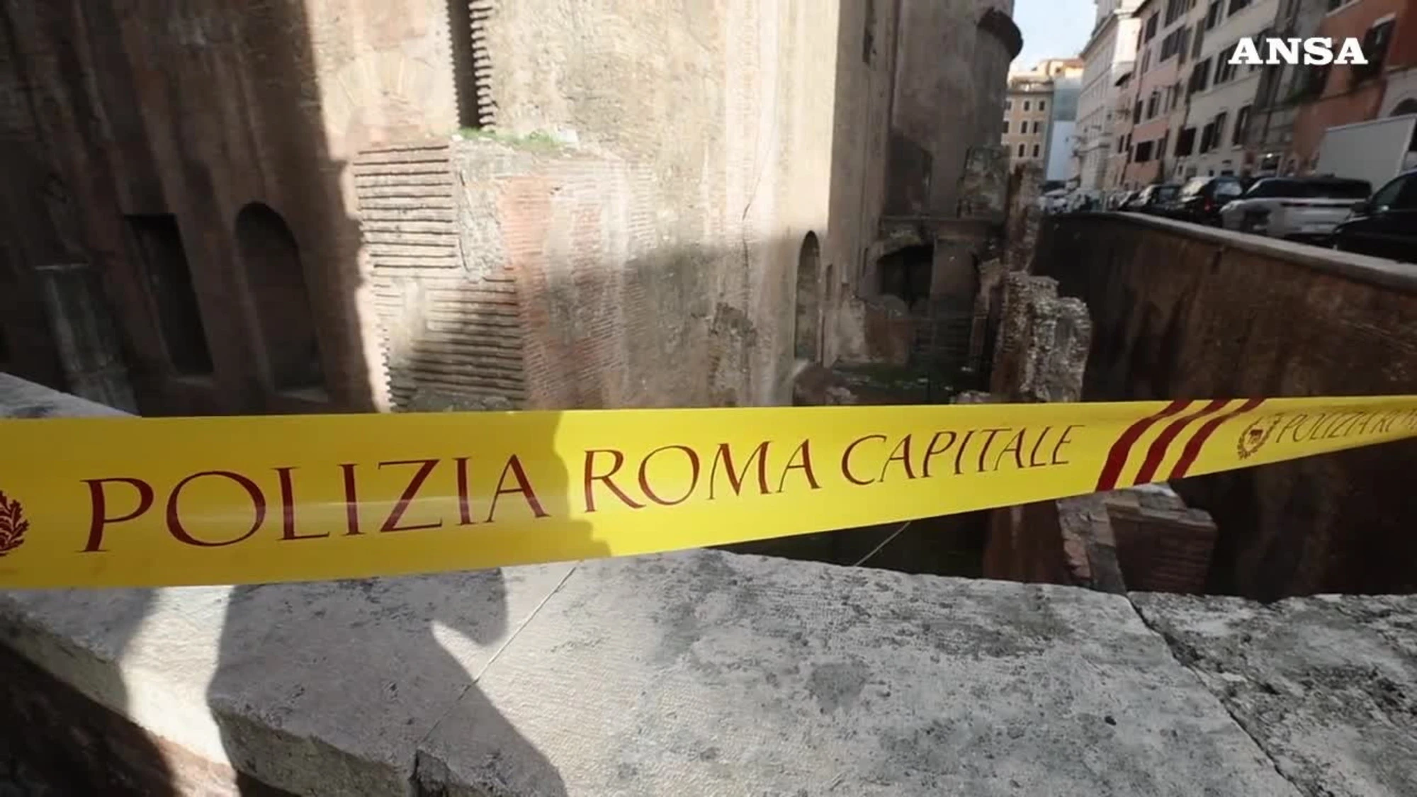 Roma, cade dal muro perimetrale del Pantheon: muore turista giapponese