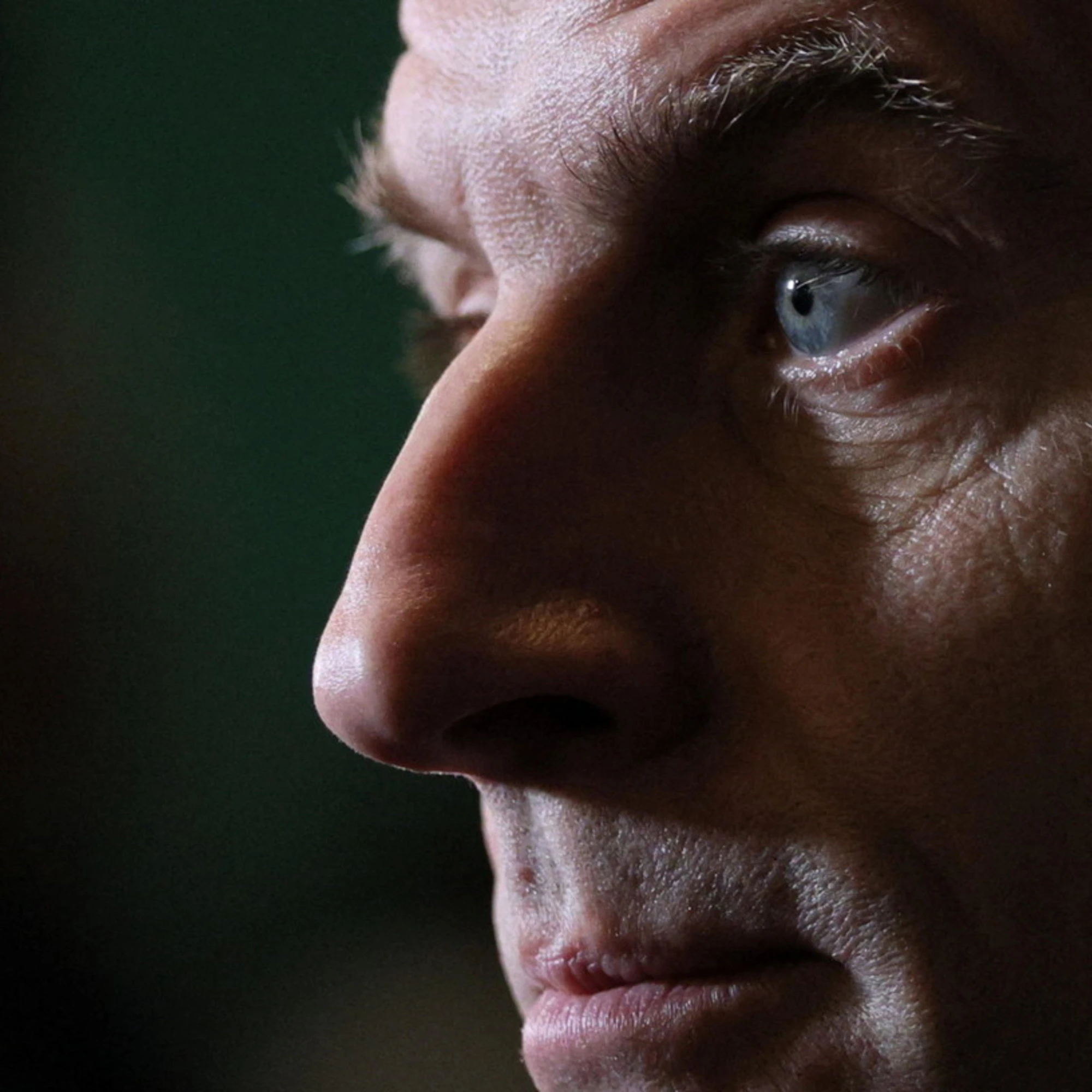 Francia, odio rosso: macronisti pentiti del minuto di silenzio per il giovane di destra