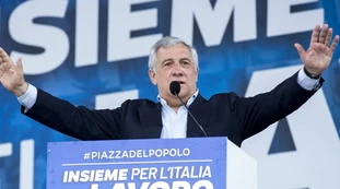 Antonio Tajani avverte gli alleati: "Forza Italia al Quirinale ci sale da sola. Tutto può accadere"