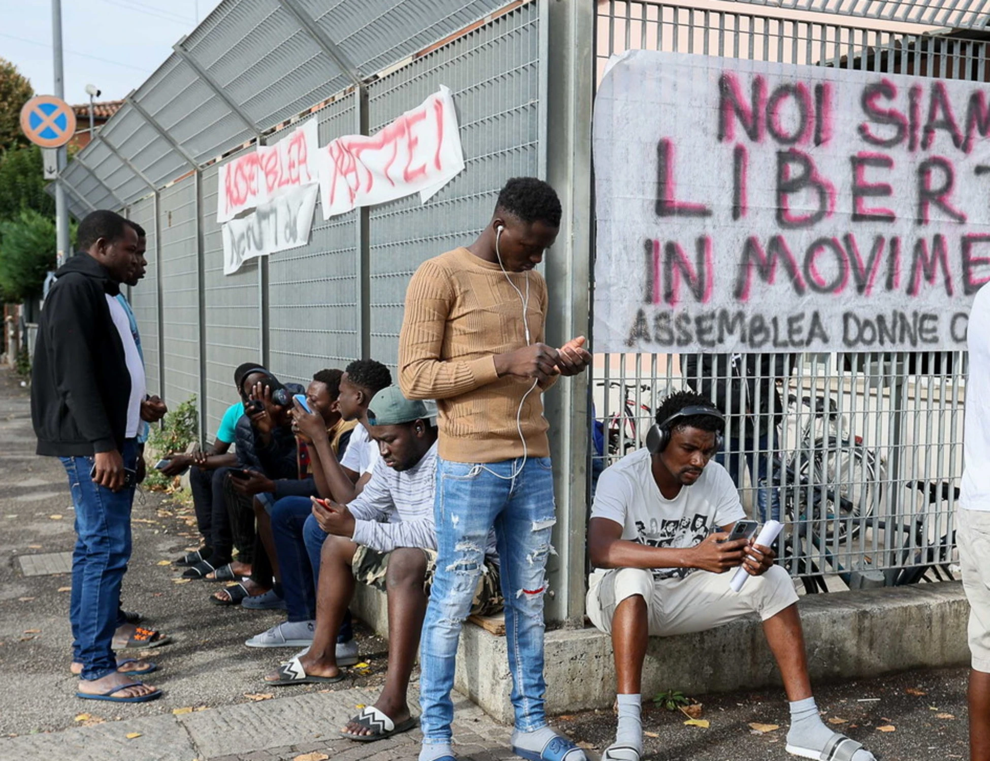 Migranti e falsi certificati, non solo Ravenna: la rete dei medici per far invadere l'Italia