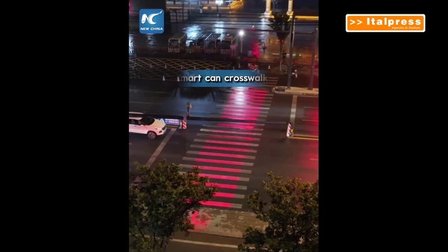 Cina, nell'Anhui l'attraversamento pedonale è con segnali luminosi e vocali