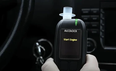 Alcolock, ora è legge: come funziona, chi rischia alla guida