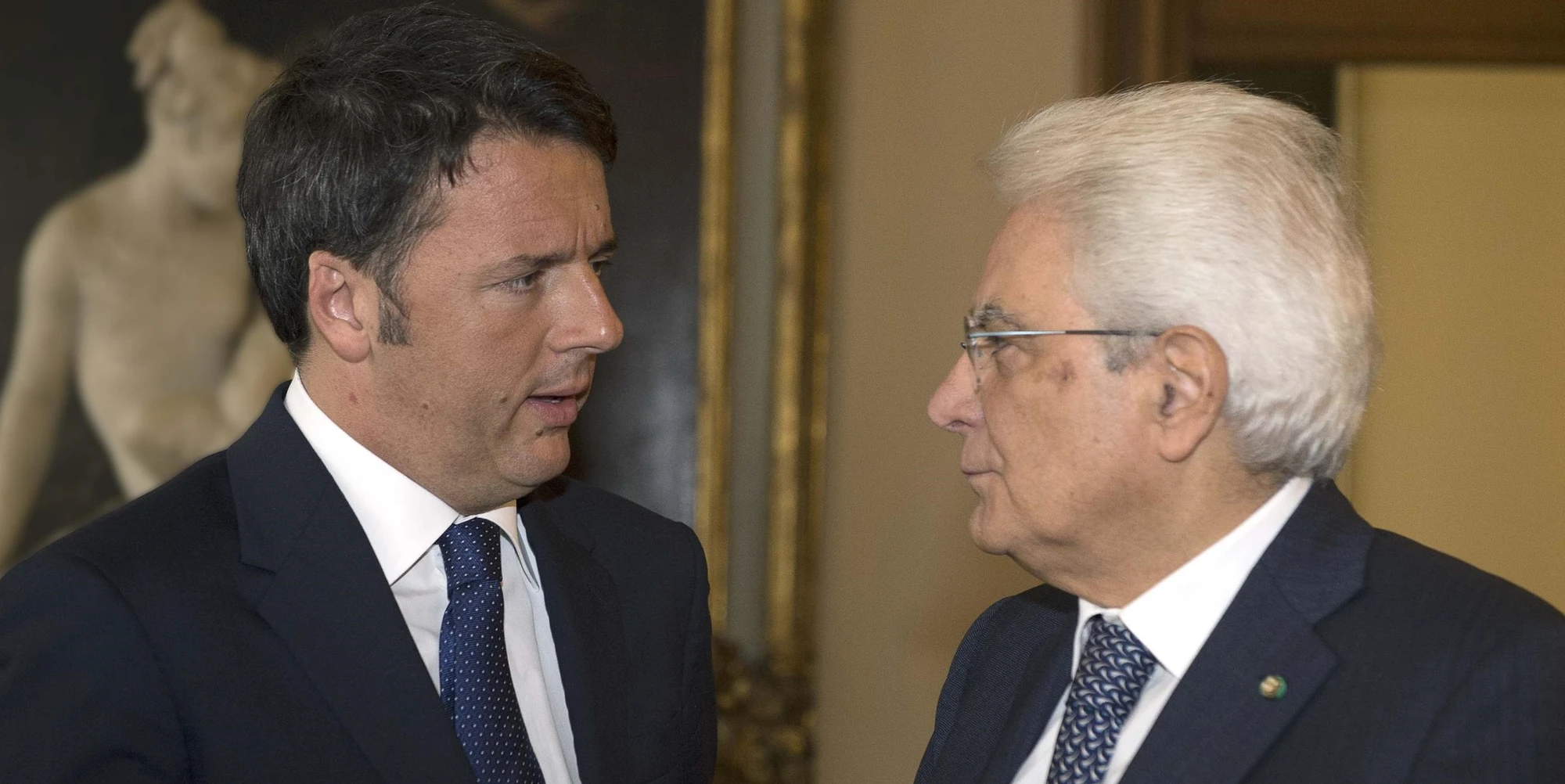 Il duro scontro tra Renzi e Mattarella: quelle foto (molto) sospette