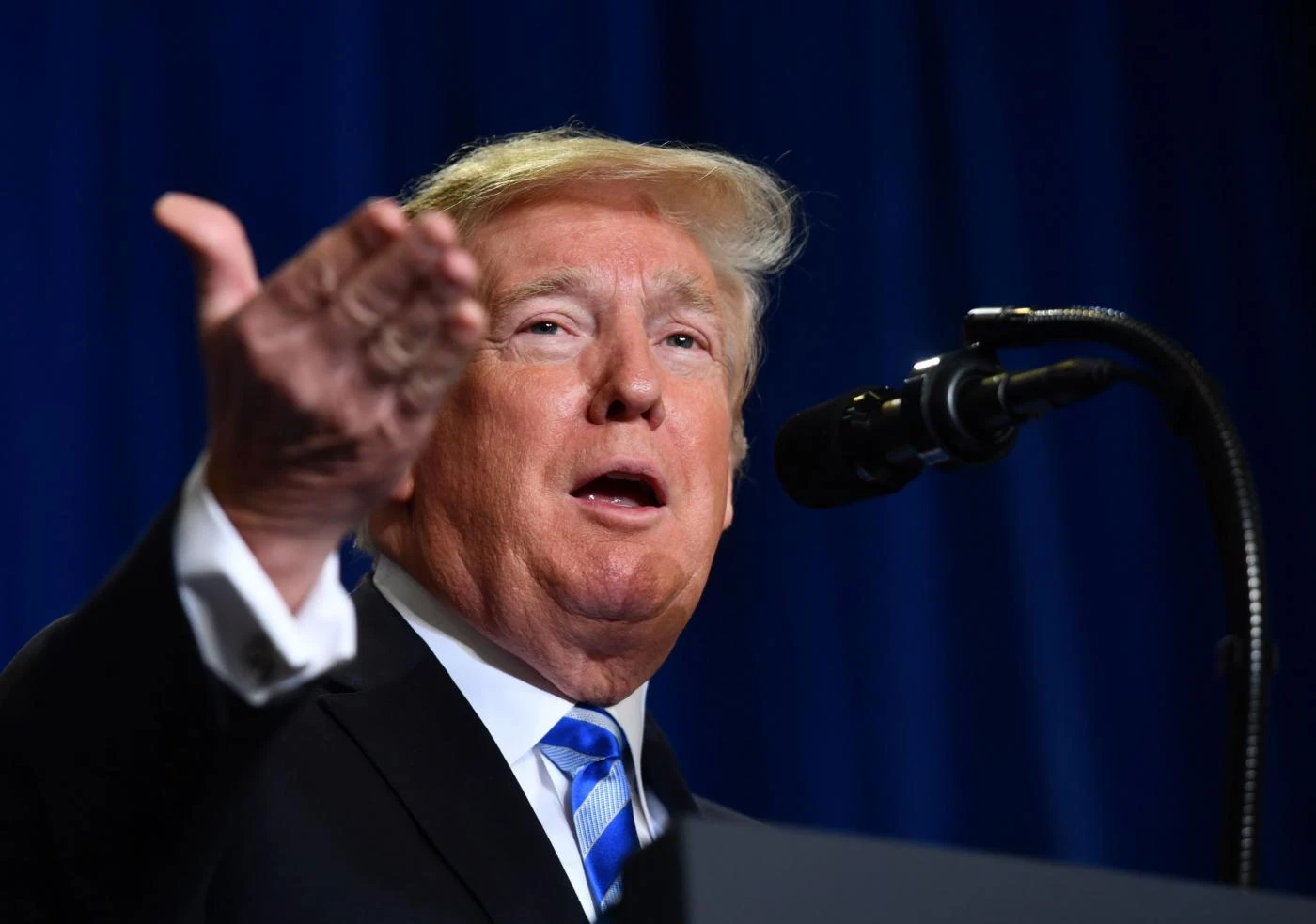 Donald Trump, telefonata ed elogi a Giuseppe Conte: "Linea durissima sugli immigrati, d'accordo al 100%"