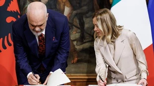 Pd? Meglio un autocrate corrotto che uno in buoni rapporti con Meloni