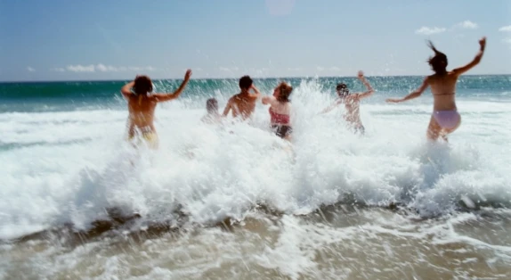 Bagno in mare dopo aver mangiato, rischio congestione: quanto bisogna aspettare