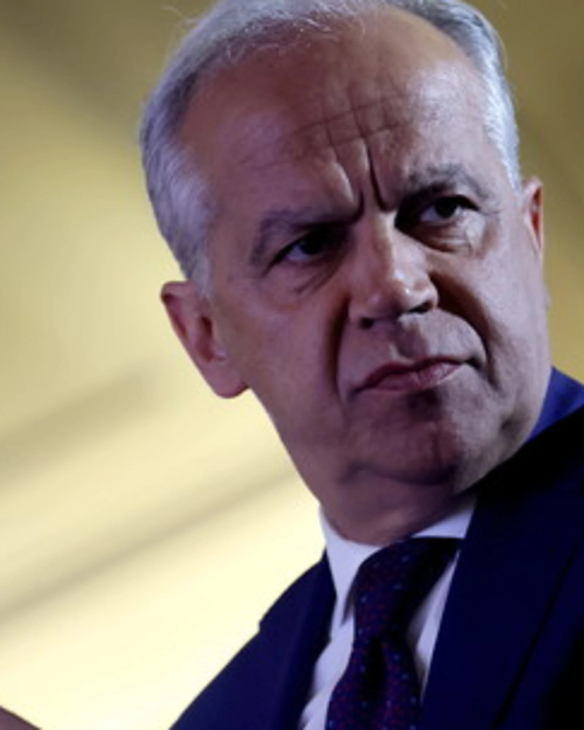 Piantedosi: "Basta pregiudizi, gli agenti in strada rischiano la vita"