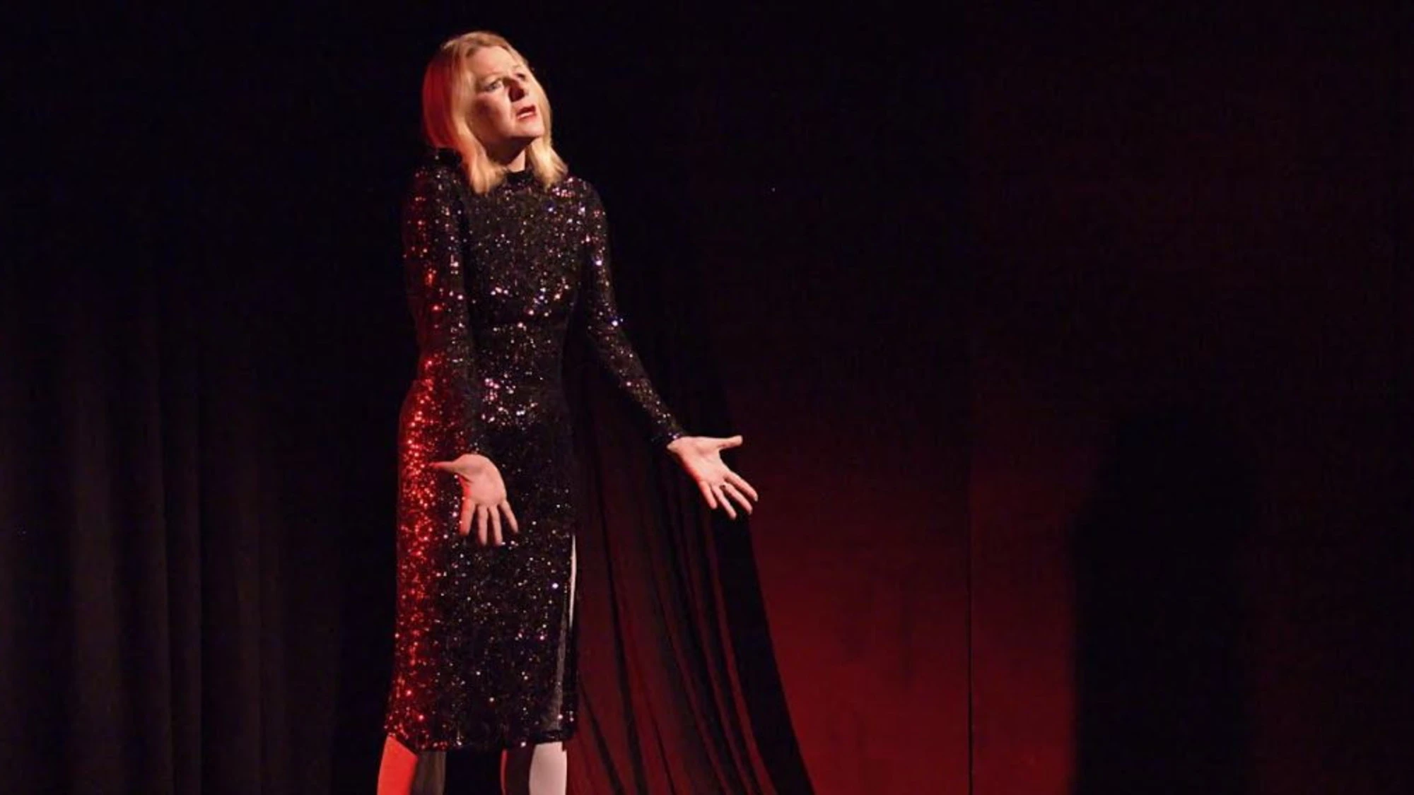 NATALIA SIMONOVA DEBUTTA A TEATRO E VINCE LA SFIDA. INTERPRETANDO TRE FAMOSE ATTRICI