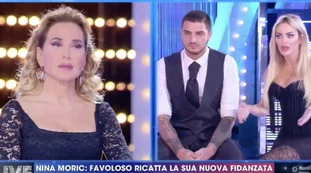 Live-Non è la D'Urso, "non fatelo sentire": la Morali sbrocca per la telefonata con Nina Moric