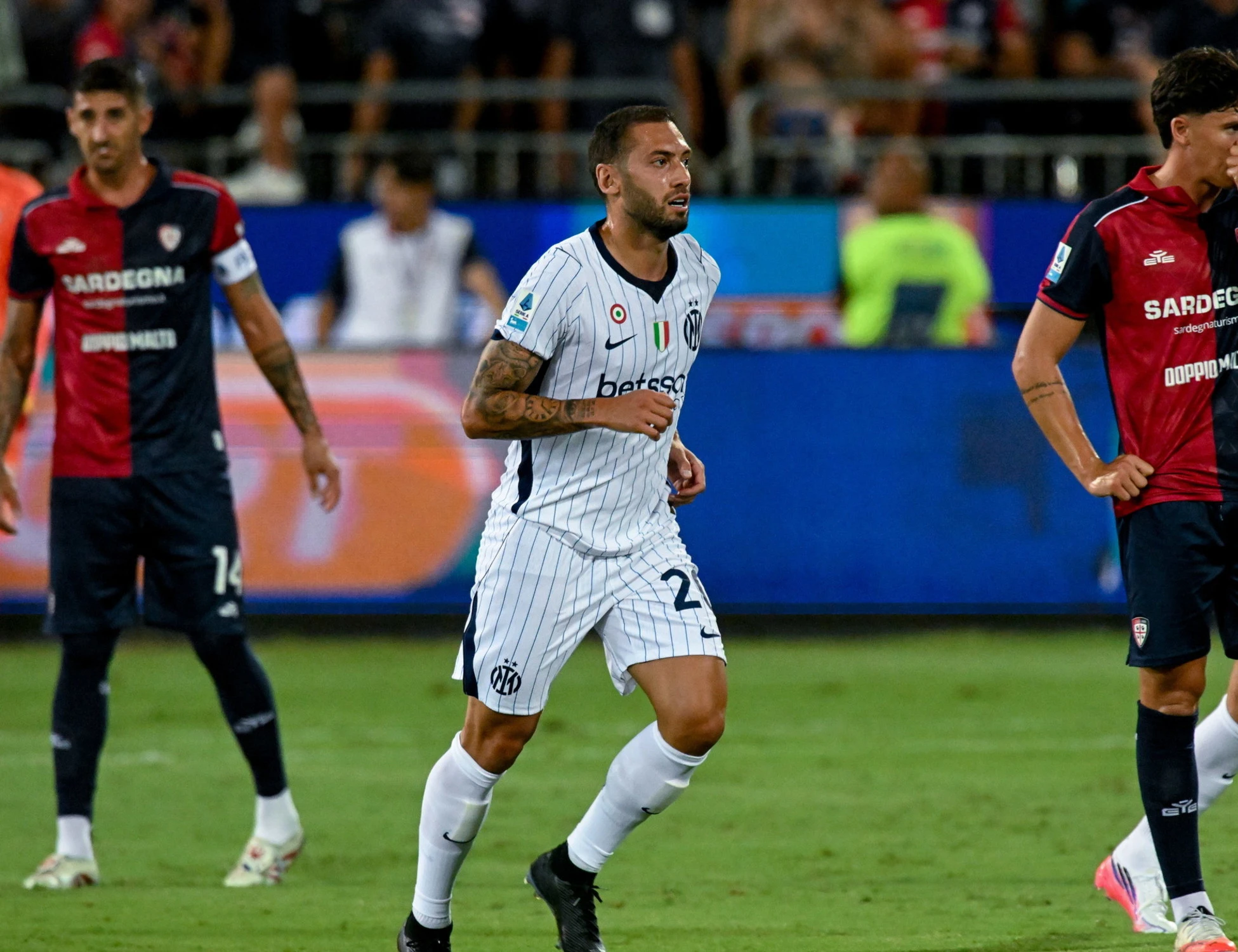 Inter, il solito Calhanoglu regala la vittoria a Chivu: 1 a 0 al Cagliari