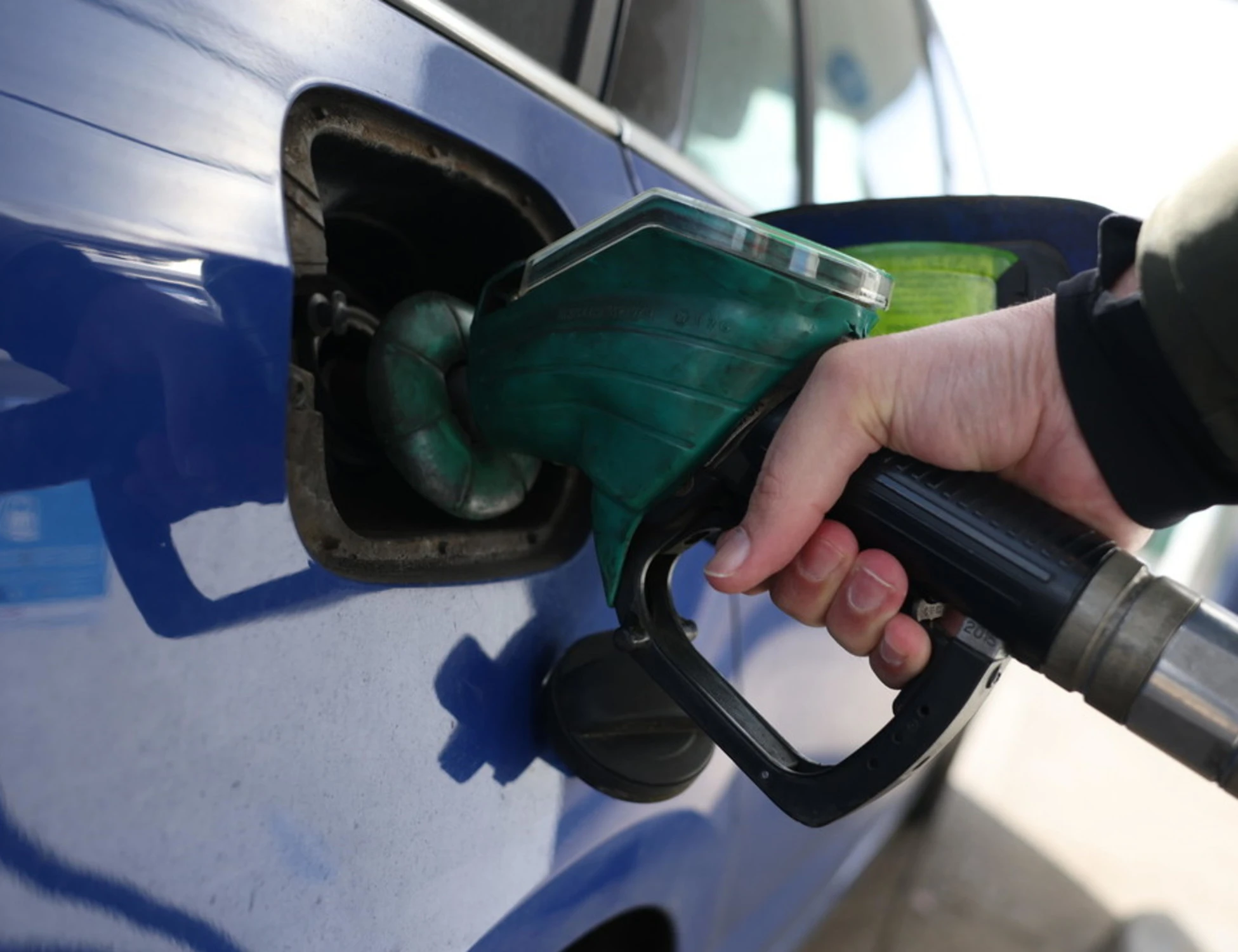 Iran, sbloccate le riserve di petrolio: la mossa per soffocare i Pasdaran