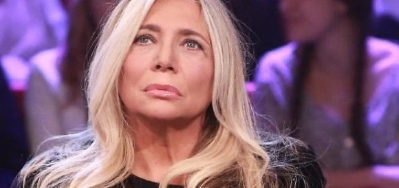 "Perché sono costretta a lavorare". Mara Venier, confessione inquietante: si parla di soldi