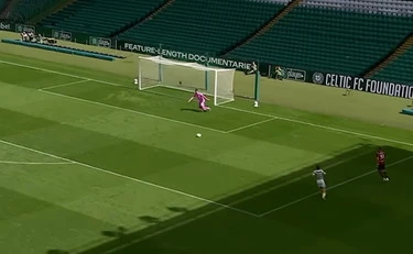 Milan e Amorim, debutto horror: due gol regalati al Celtic, poi arriva Camarda