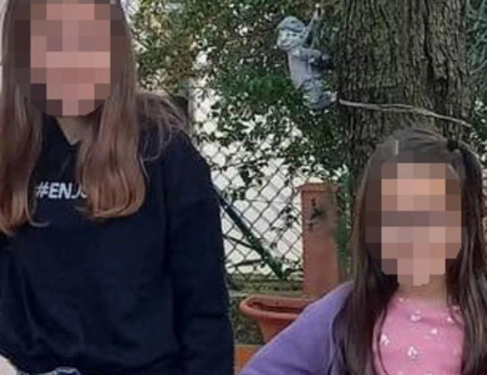 Sorelle scomparse, niente carcere ma obbligo di dimora per mamma, nonno e patrigno
