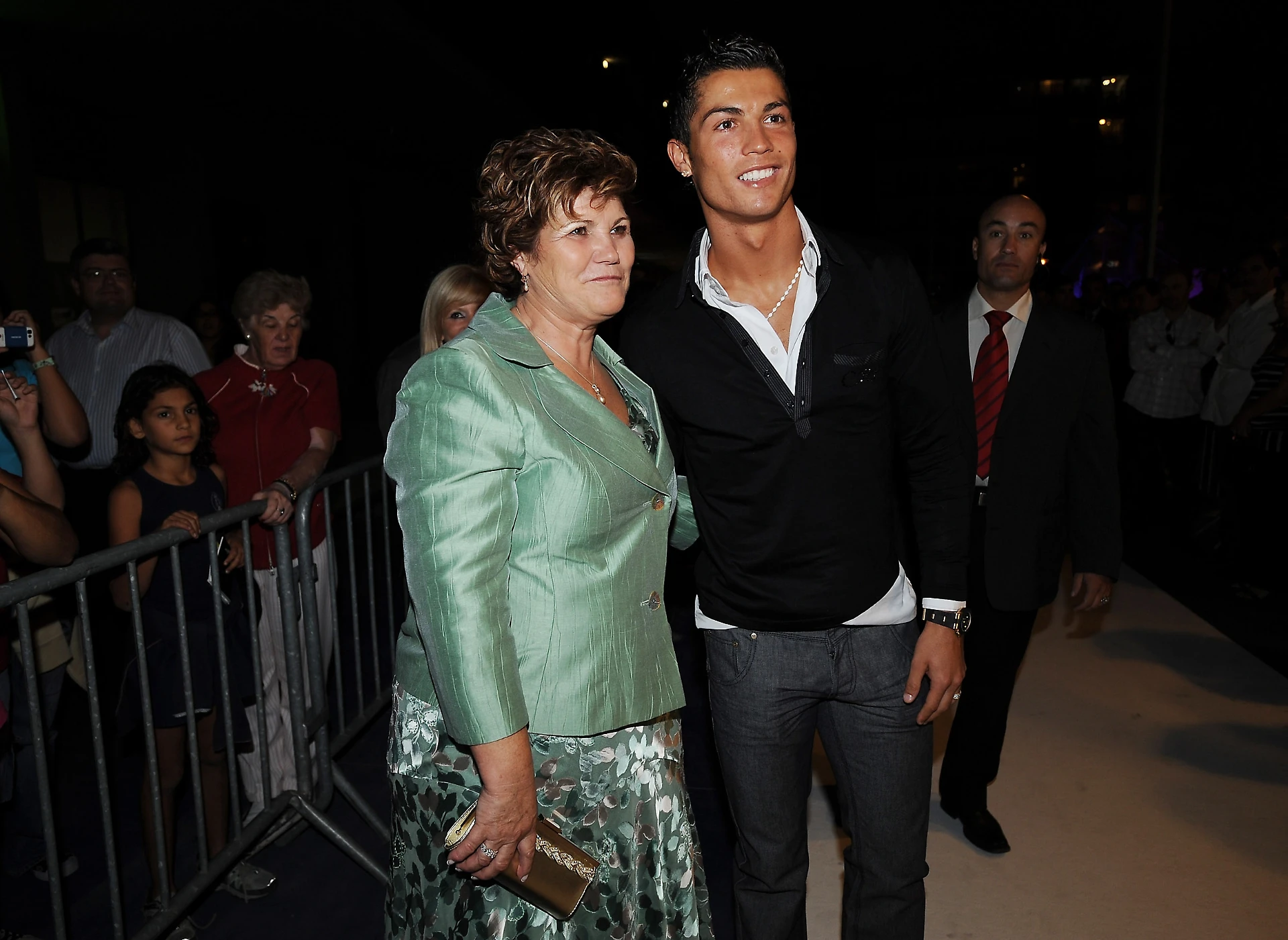 Cristiano Ronaldo, il dramma della mamma Dolores: "Il tumore è tornato, lotto per la mia vita"