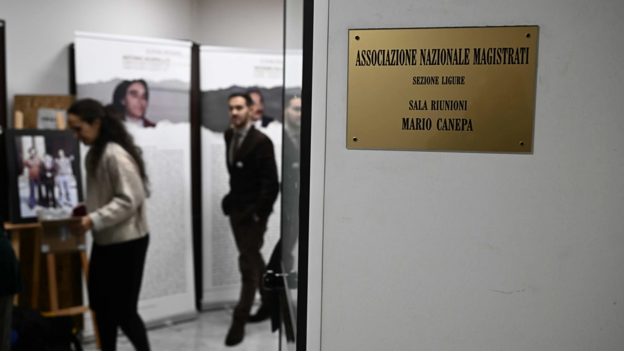 Il pm di Genova va a un evento del Pd: esplode il caso