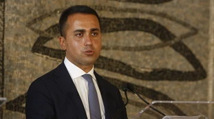 Giuseppe Conte, l'analisi: perché non è come Mario Monti. La voce dalle sacre stanze: spazzato via Luigi Di Maio
