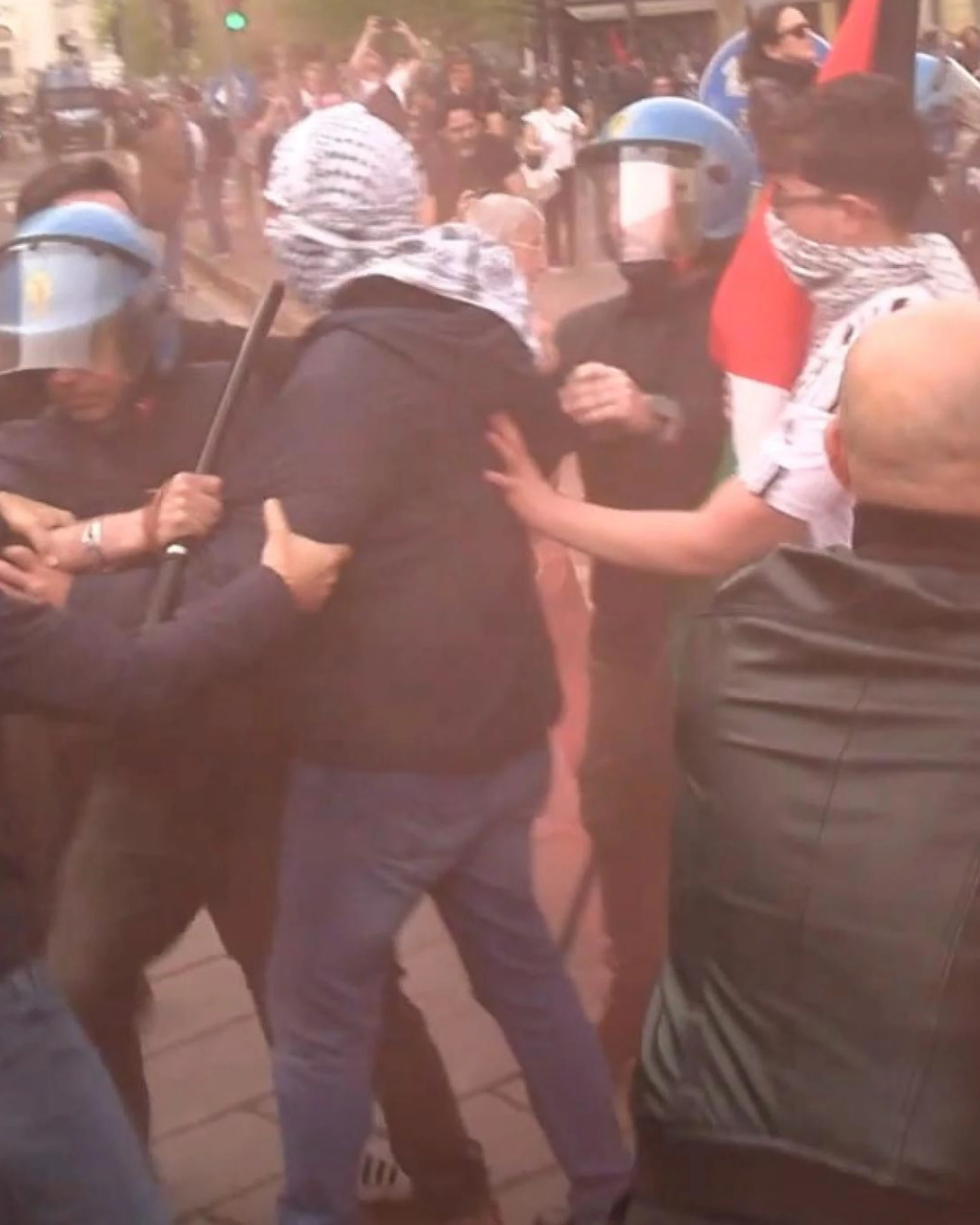 Giorgia Meloni, gli odiatori al corteo pro-Pal? Sette in questura