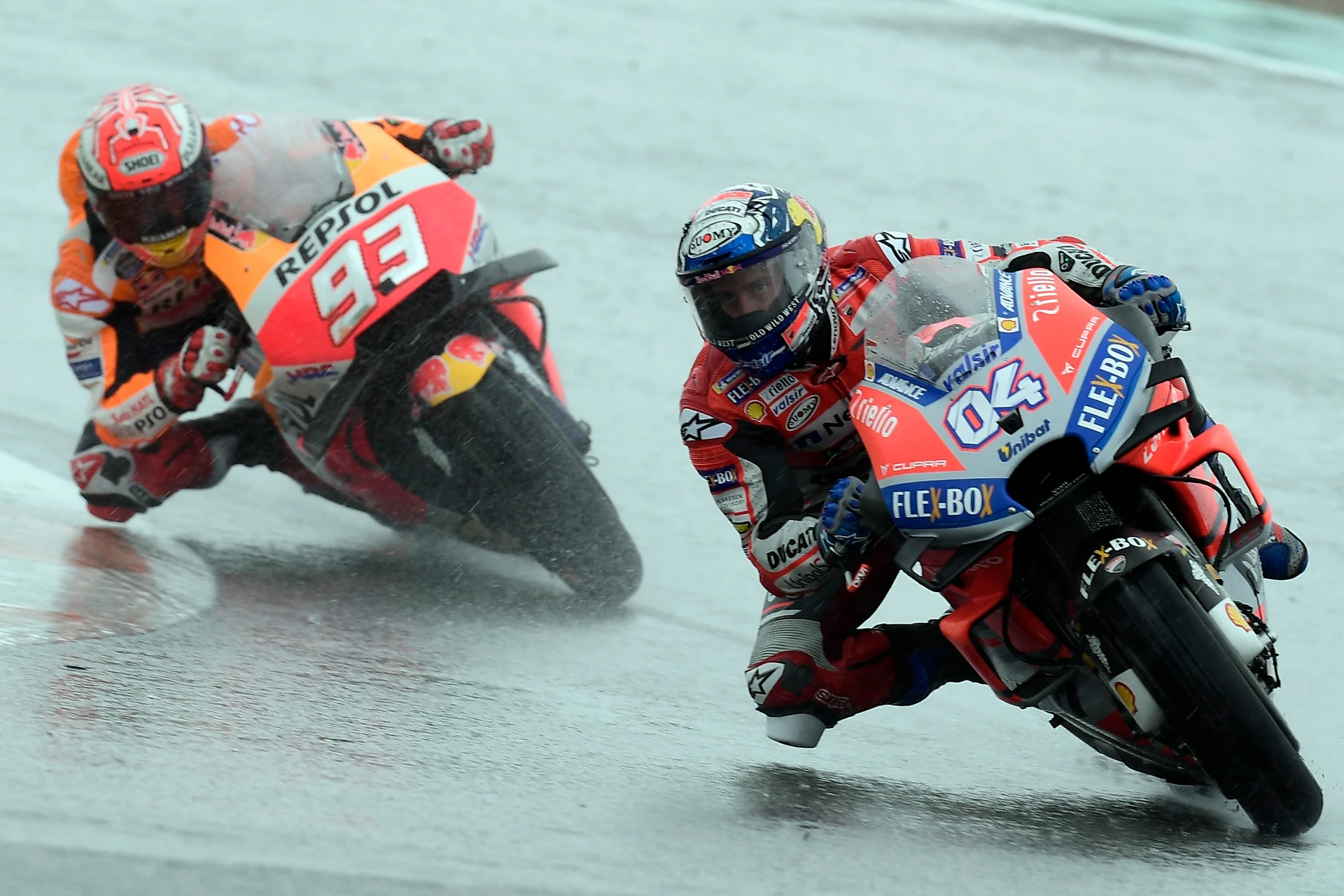 Motogp, Divizioso più forte del diluvio: Rossi affonda, finisce tredicesimo
