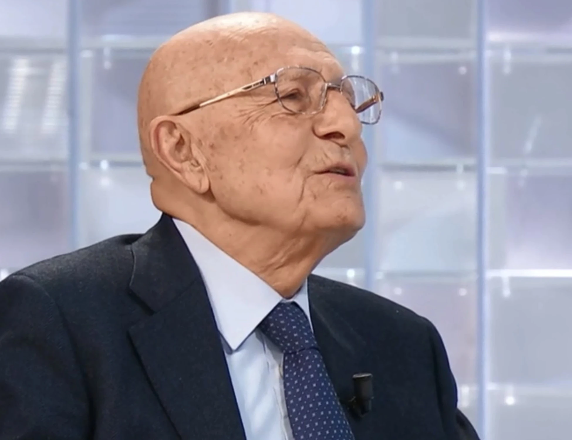 Leggi l'articolo: "Così riempie il vuoto politico": Cassese umilia Schlein