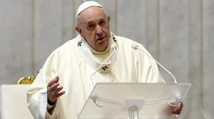Papa Francesco, bomba in Vaticano: "Cardinali negazionisti, ecco chi è ricoverato per Covid"