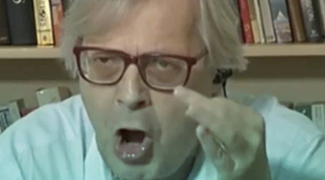 Vittorio Sgarbi: "Film por*** per bambini? Abominevole". Asfaltata la celebre firma: l'ultima agghiacciante follia progressista