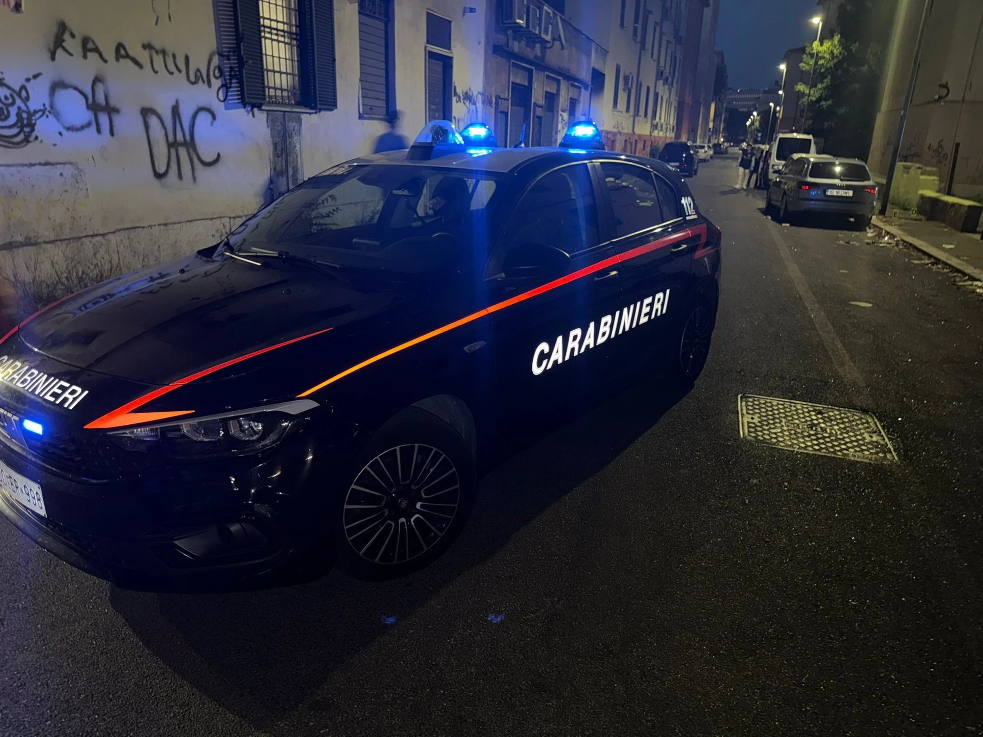 Roma, bottiglie usate come lame: maxi rissa a Trastevere tra immigrati, chi sono i fermati