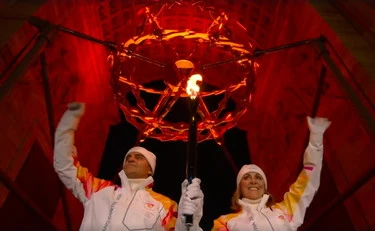 Milano-Cortina, da Laura Pausini ad Alberto Tomba: una cerimonia pazzesca