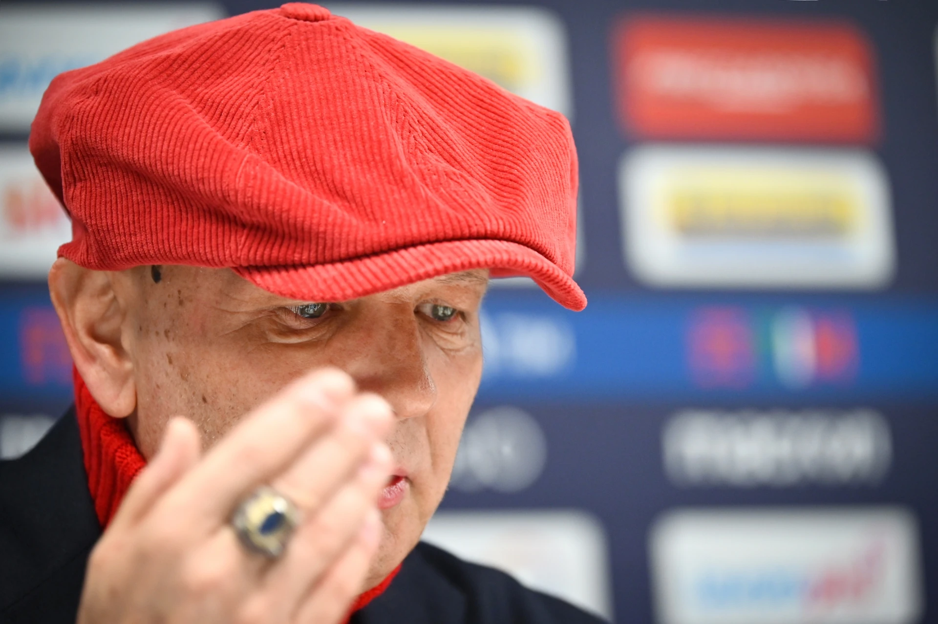 Sinisa Mihajlovic, toccante sfogo davanti ai giornalisti: "Ho pianto tutte le lacrime"
