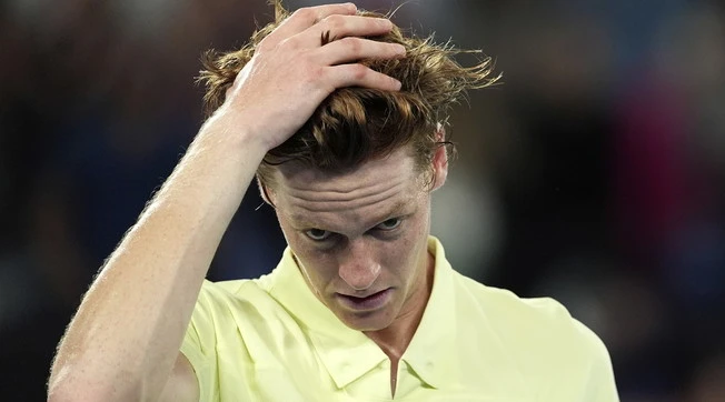 Jannik Sinner, la foto che riaccende la polemica: dove lo hanno beccato