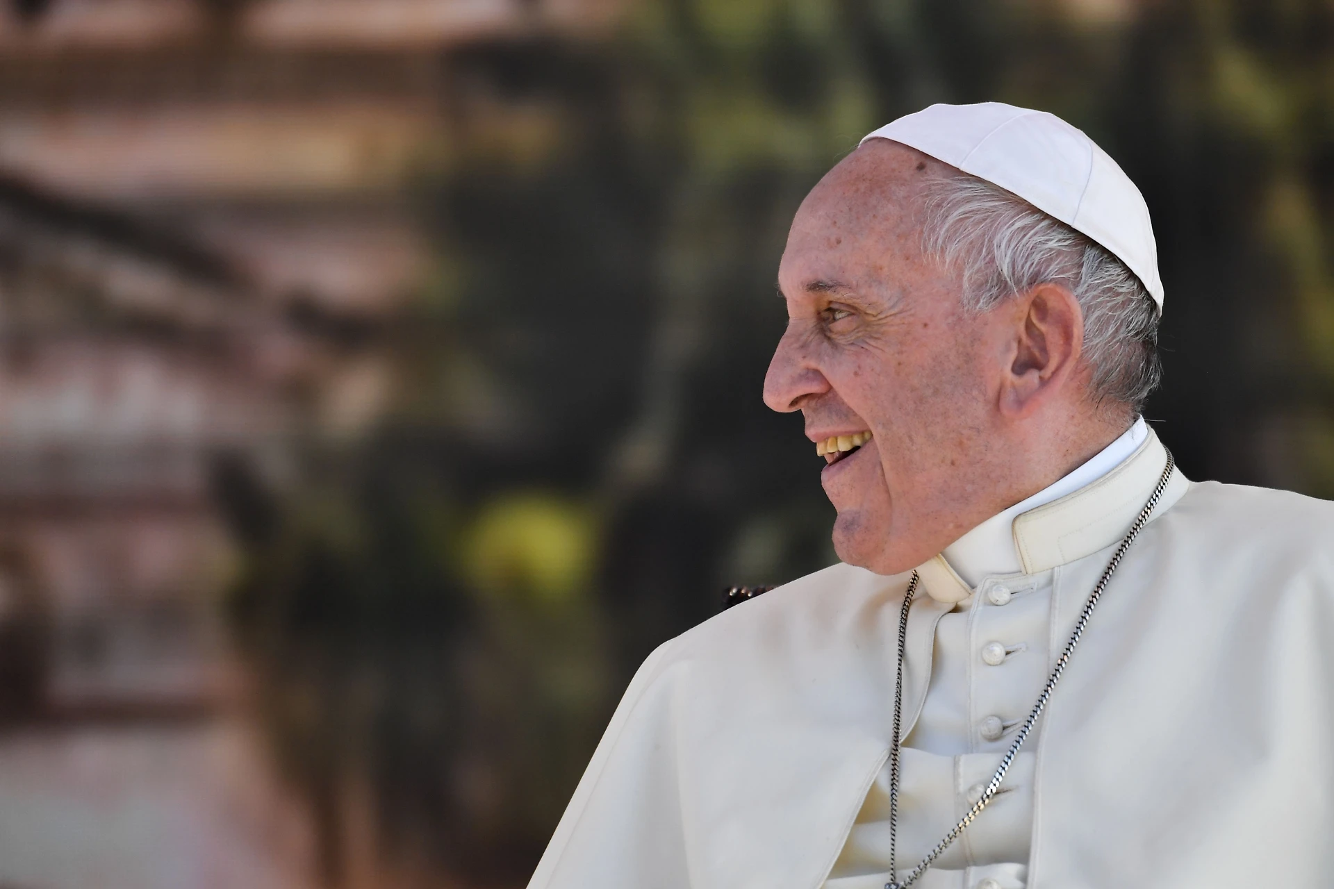 Vaticano, bomba di Papa Francesco sul sesso: "È un dono di Dio, non c'è senza amore"