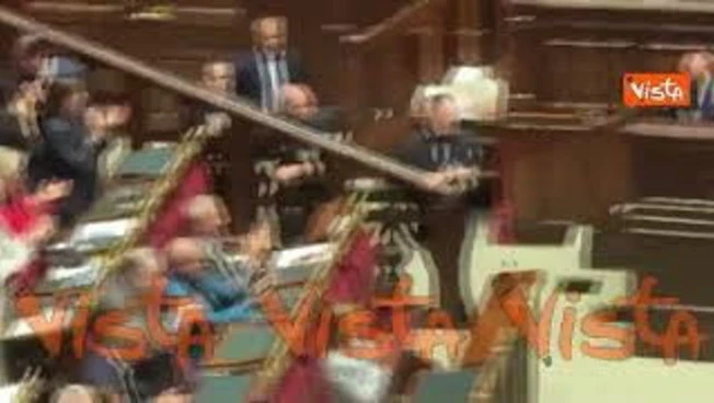 Meloni a opposizioni: "Provate a mettere d'accordo Magi e Fratoianni". Applauso della maggioranza