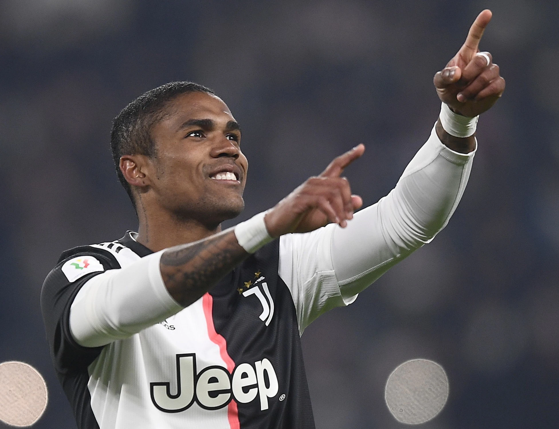 Douglas Costa, mandato d'arresto per l'ex Juventus: non ha pagato gli alimenti