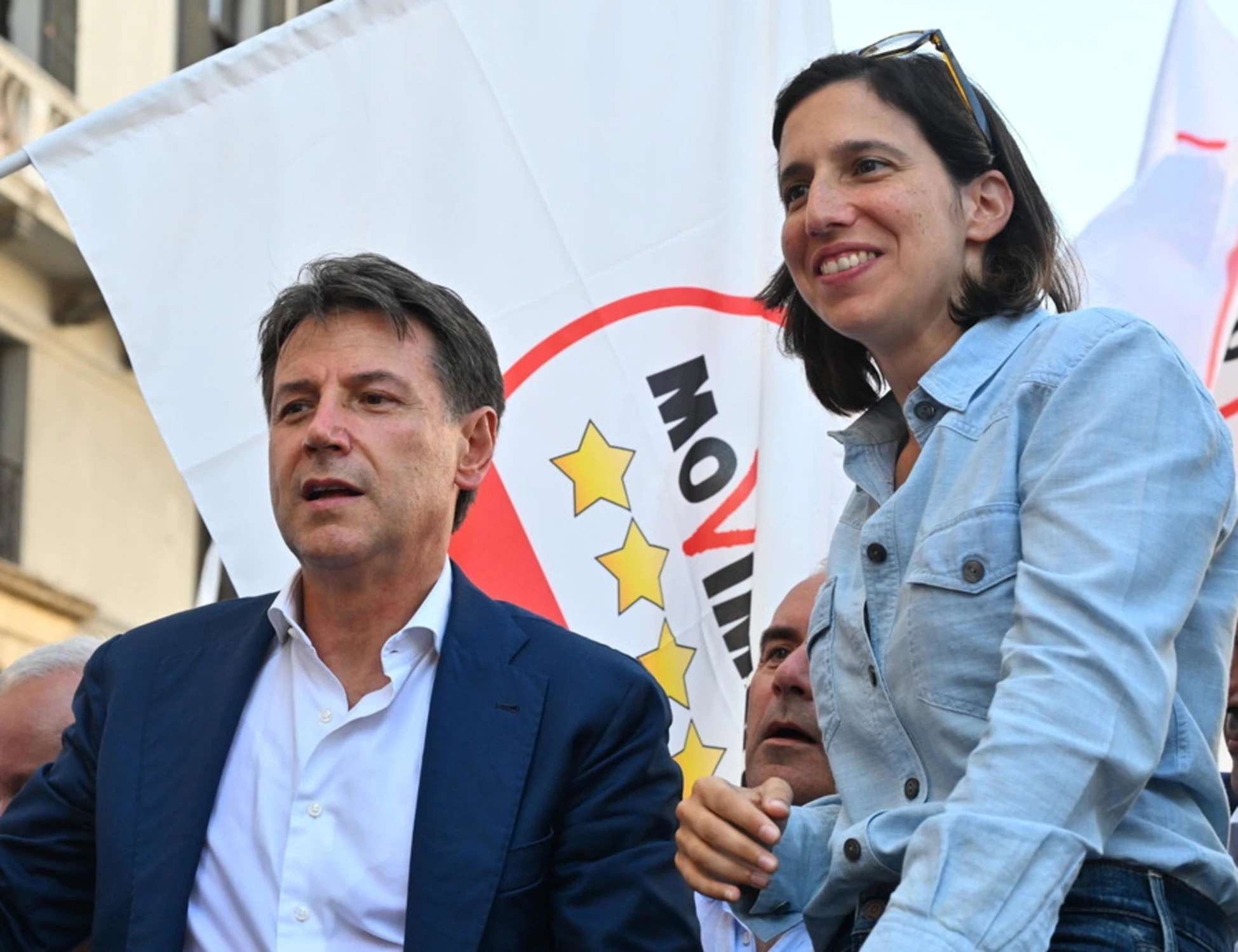 Schlein e Conte sfregiano l'esercito italiano