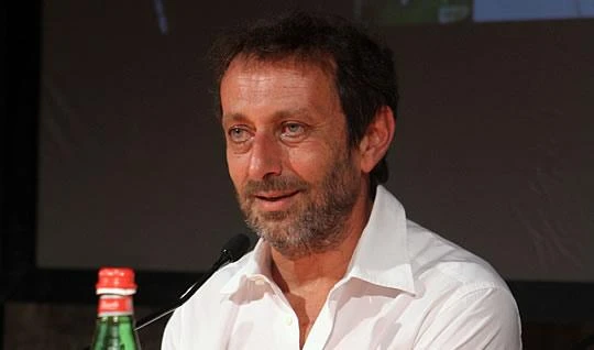 Bis per Michele Serra, Beppe Grillo lo rinomina "giornalista del giorno"