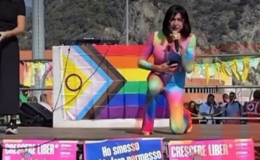 Vladimir Luxuria, Fidanza: "Prega in ginocchio, ecco come si è ridotta la sinistra"