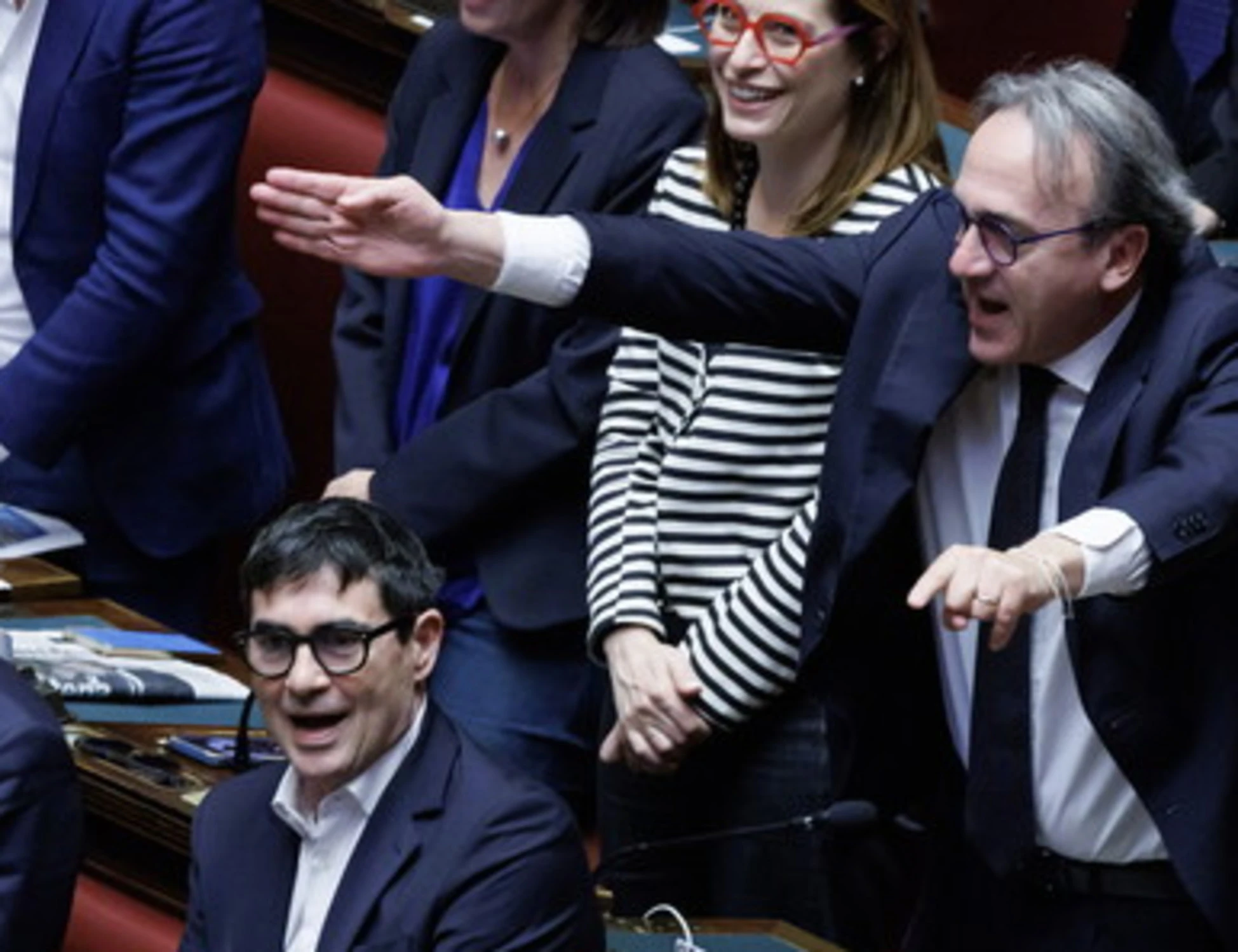 Sinistra, la faccia come il tycoon: toh, pur di infangare Meloni...