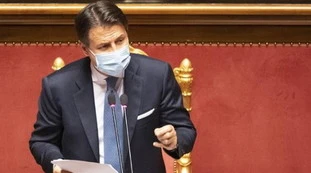 Giuseppe Conte, la risposta a Renzi in Senato: "Ma quando mai?". Attacco frontale: "Non avete a cuore il futuro dell'Italia"