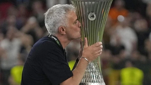 Josè Mourinho, clamoroso addio alla Roma? "Friedkin avvisato": il motivo della fuga