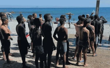 Ceuta, caos infinito: ronde di cittadini a caccia di clandestini