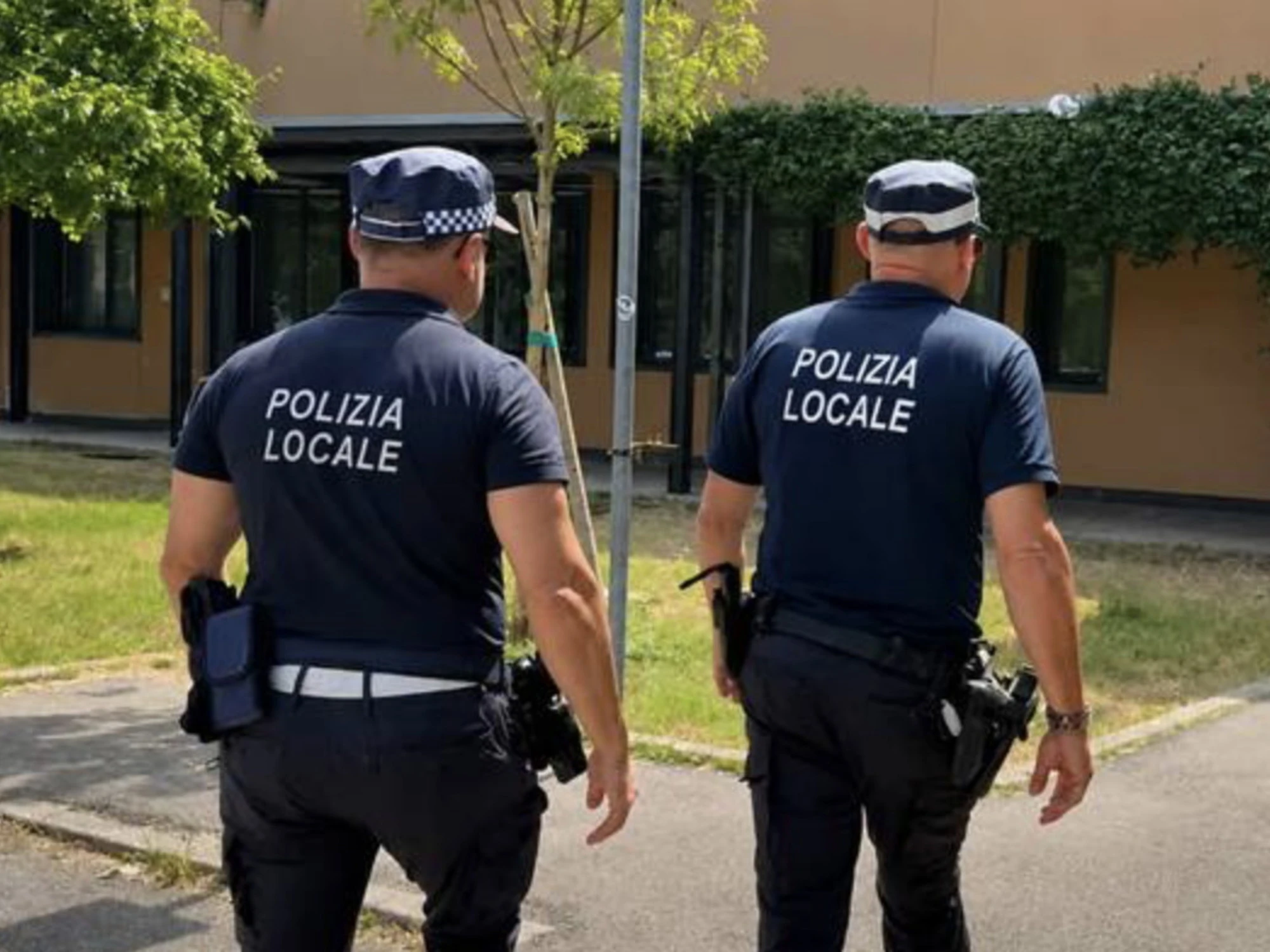 Poliziotto pestato in centro a Bologna: Lepore nella bufera